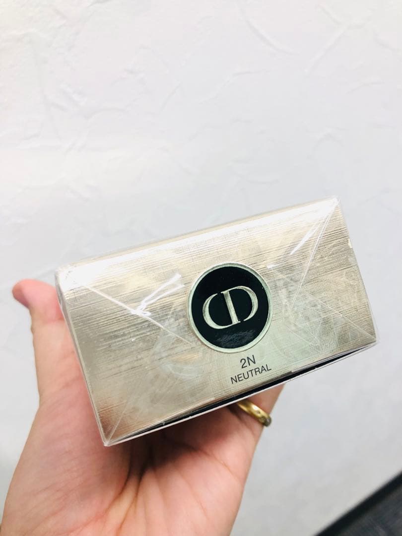 新品！ DIOR リキッドファンデーション 2N
