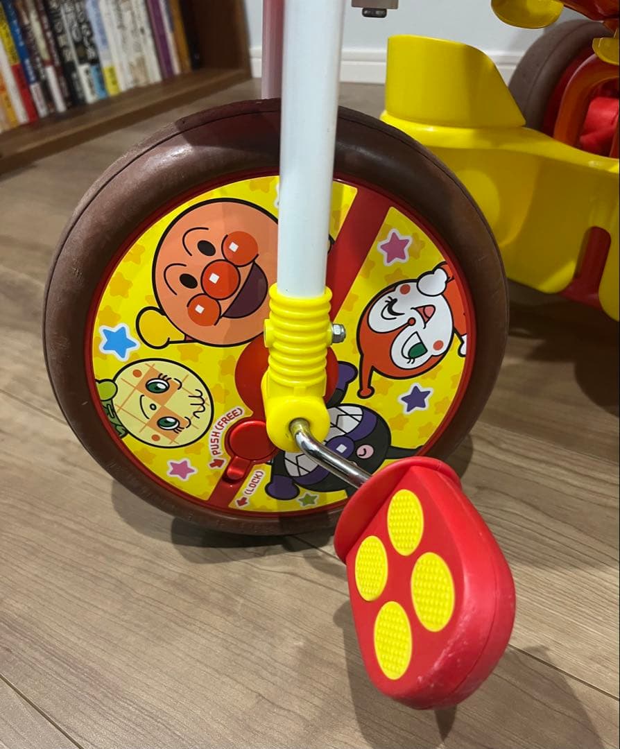 アンパンマン 三輪車 赤（※愛知県内等手渡し可。ご相談下さい。）