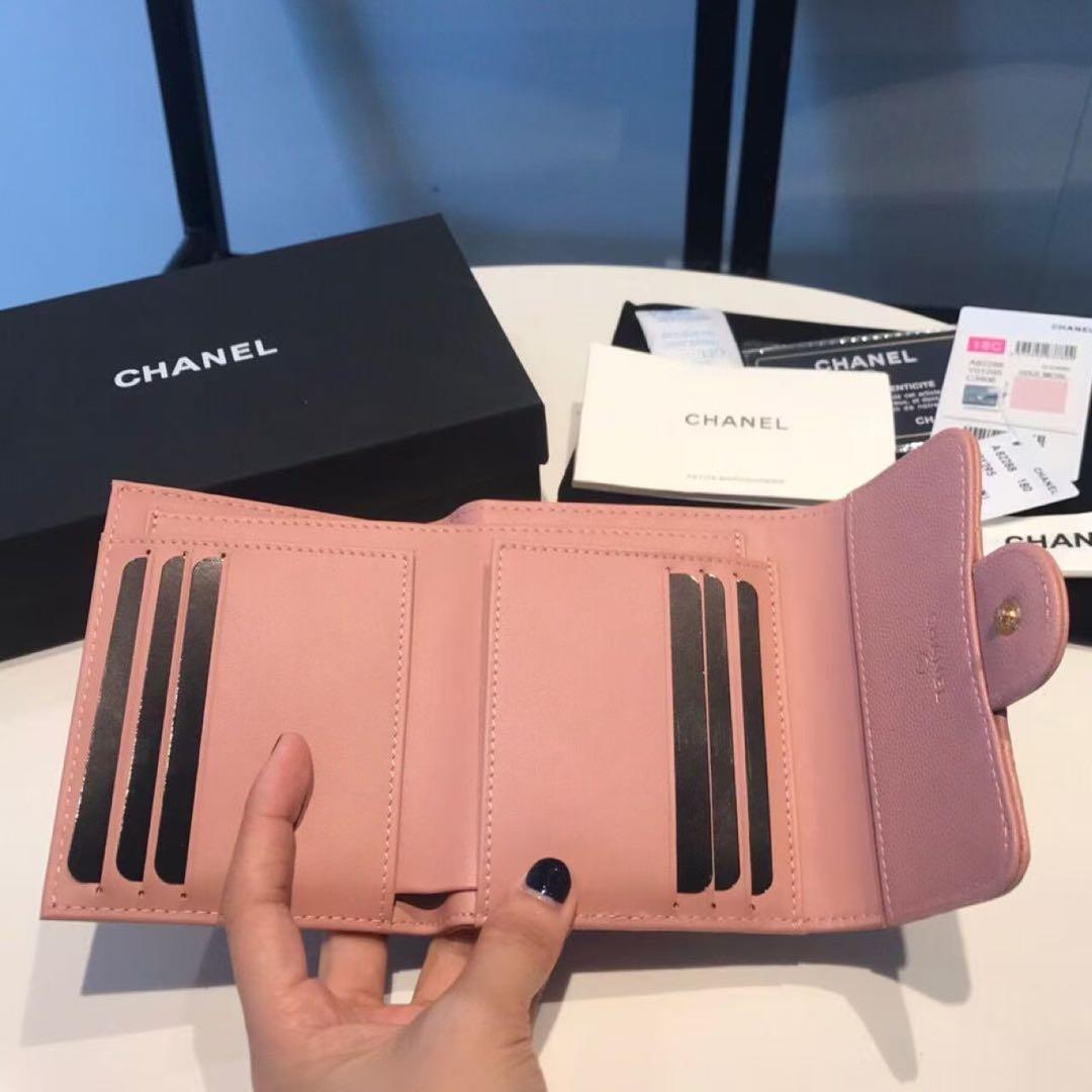 CHANEL（シャネル）三つ折りウォレット