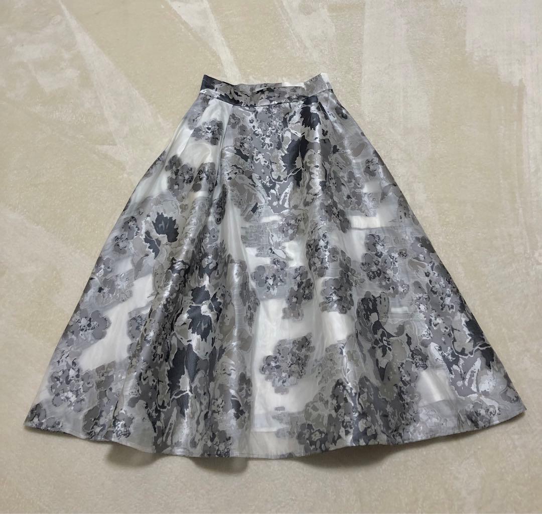 【美品】セルフォード　フラワーカットジャガードタックスカート　38 アイボリー