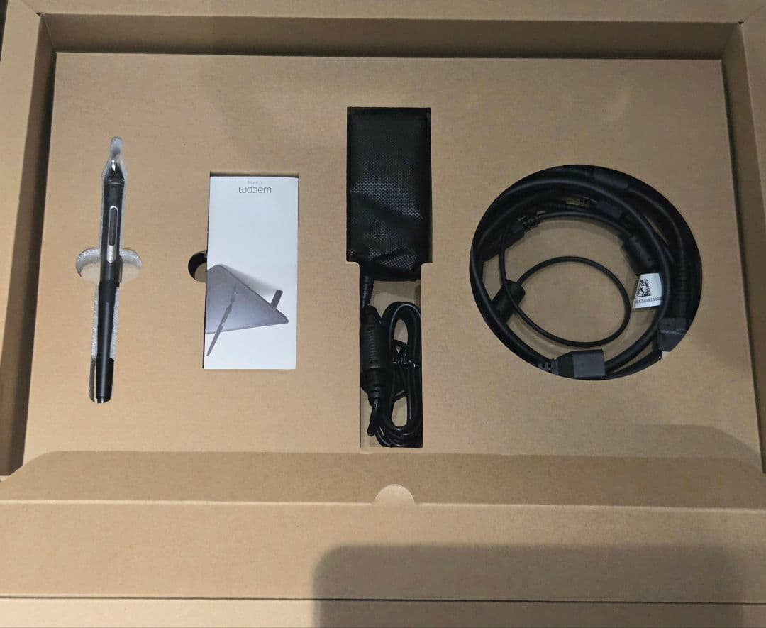 未使用品 Wacom Cintiq 16 FHD DTK1660K1D 液タブ