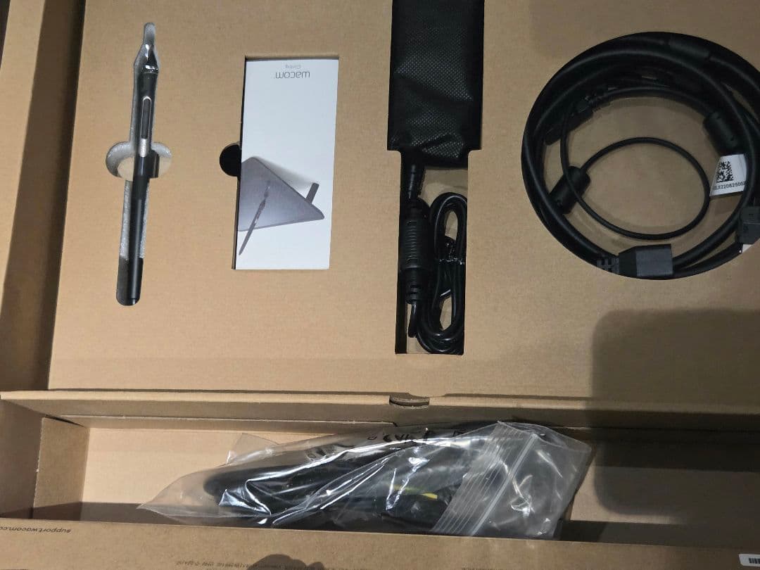 未使用品 Wacom Cintiq 16 FHD DTK1660K1D 液タブ