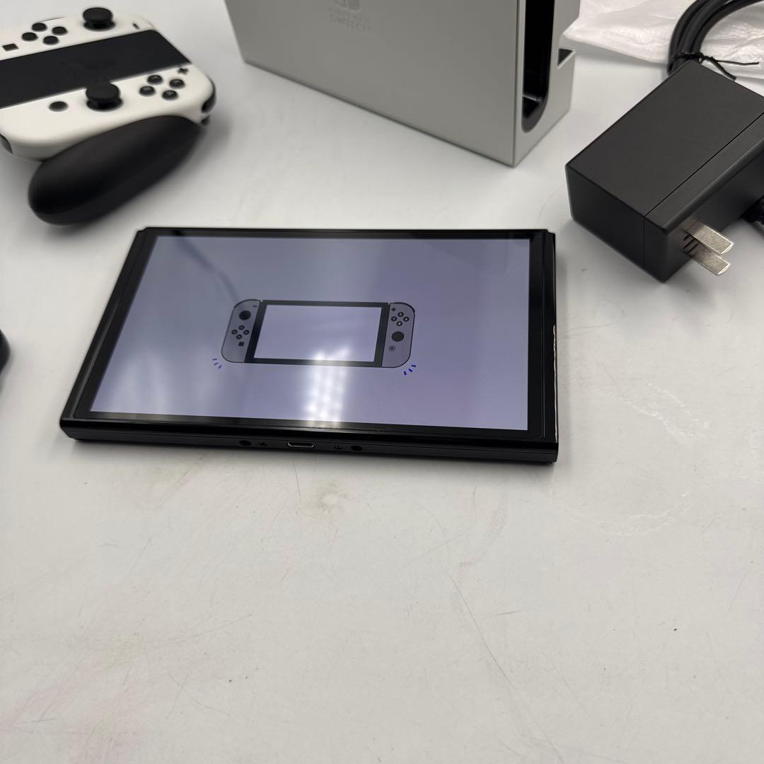 ②Nintendo Switch ホワイト/ブラック 本体