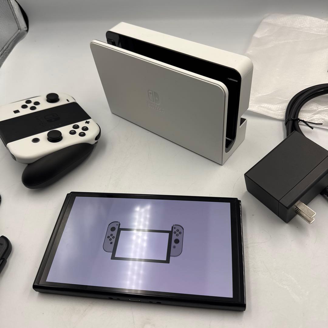 ②Nintendo Switch ホワイト/ブラック 本体