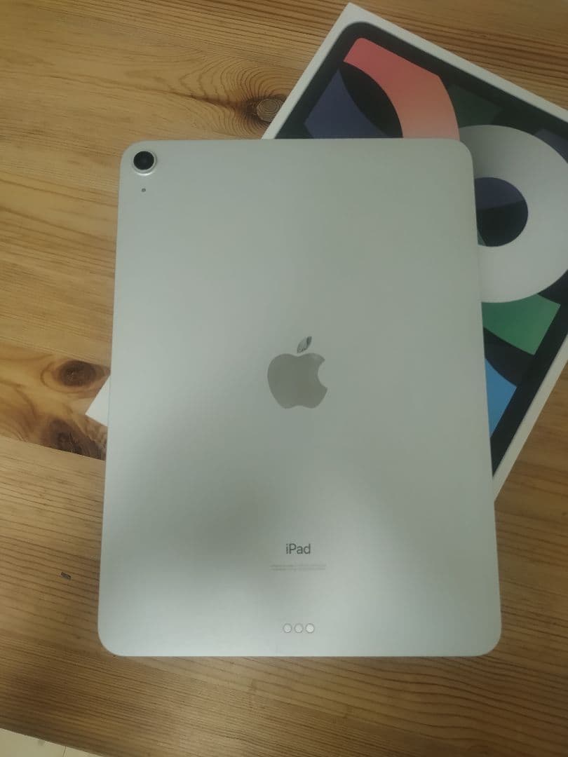 A　Apple iPad Air (第4世代) シルバー 本体
