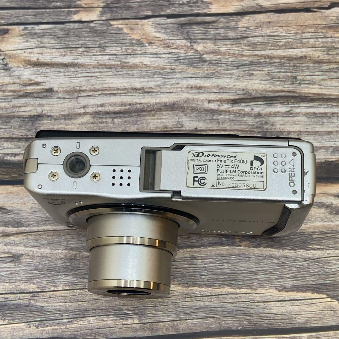 Fujifilm FinePix F40fd コンパクトデジタルカメラ　B