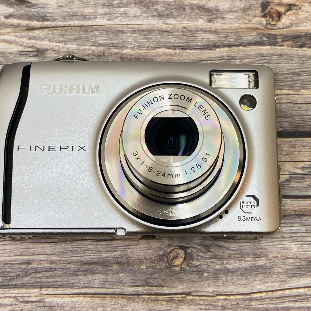 Fujifilm FinePix F40fd コンパクトデジタルカメラ　B