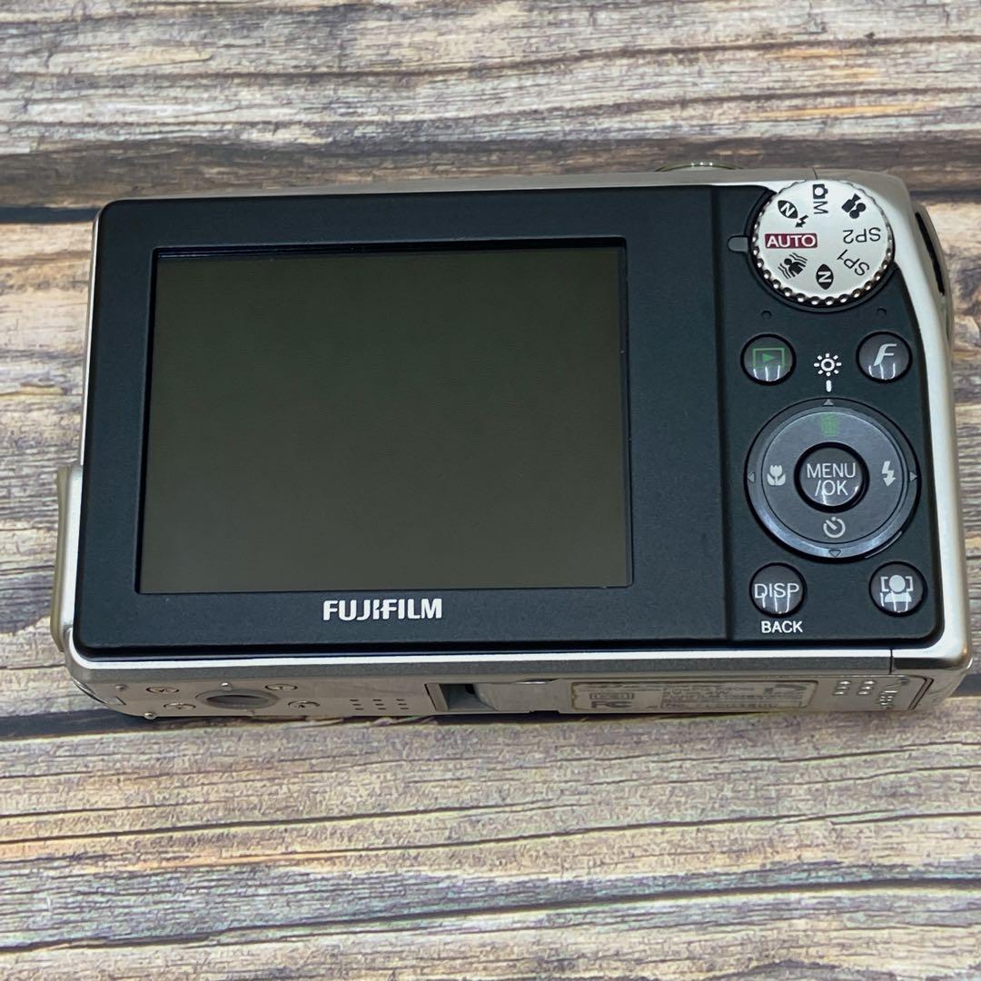 Fujifilm FinePix F40fd コンパクトデジタルカメラ　B