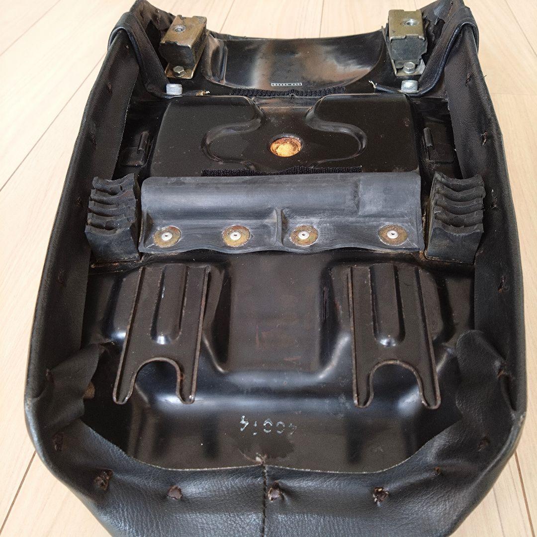 なぎー SR400 キャブ用 社外タックロールシート 白パイピング