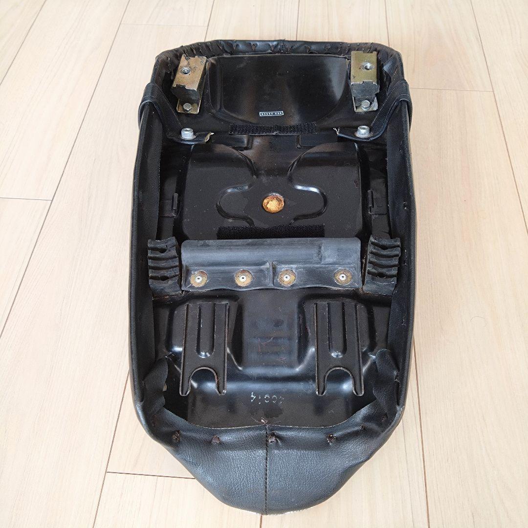 なぎー SR400 キャブ用 社外タックロールシート 白パイピング