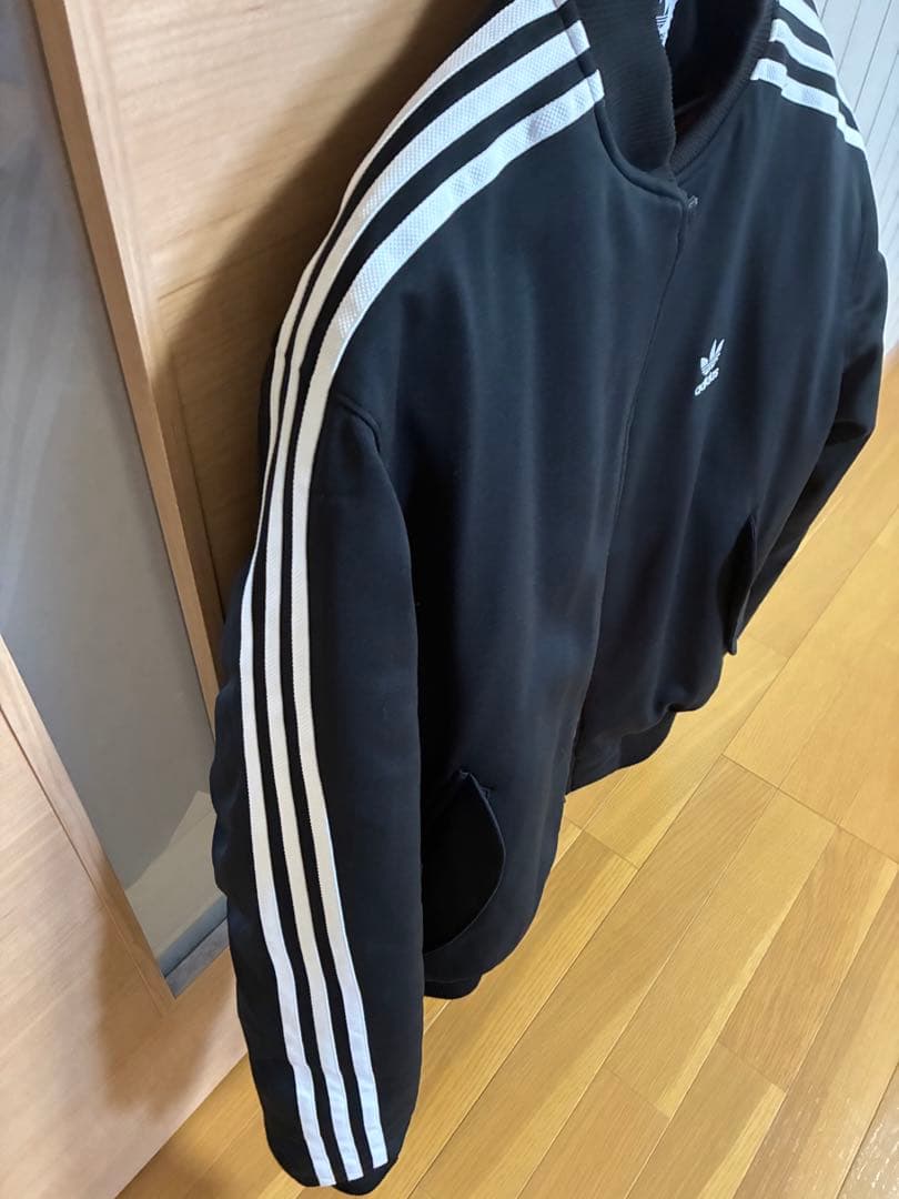 adidas MA-1ジャケット ブラック/オレンジ