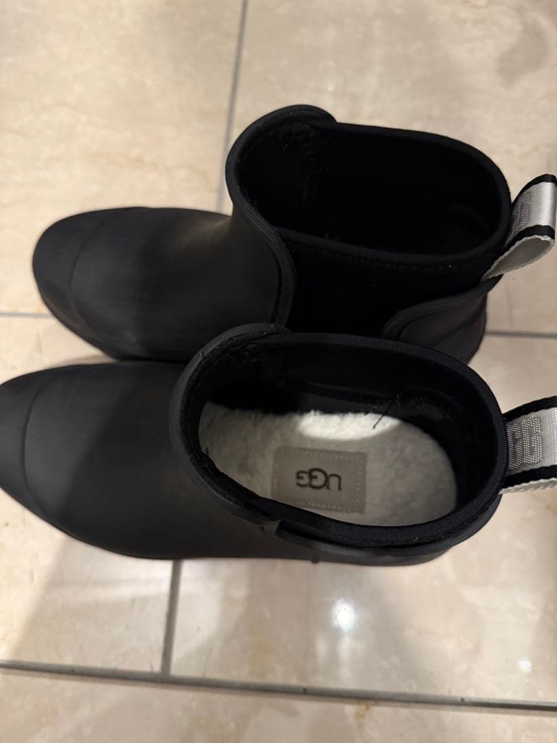 最終値下げ12/13UGG ブラック ショートレインブーツ