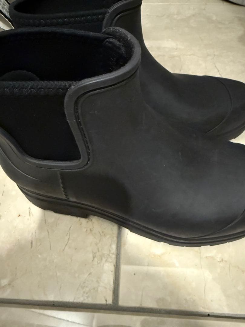 最終値下げ12/13UGG ブラック ショートレインブーツ