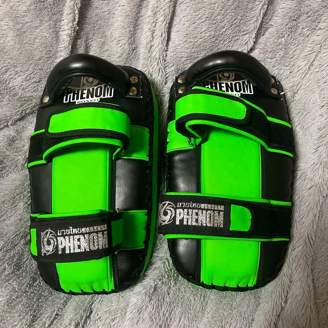【週末値下！極美品】Phenom（フェノム）キックミット PHFM7 左右ペア