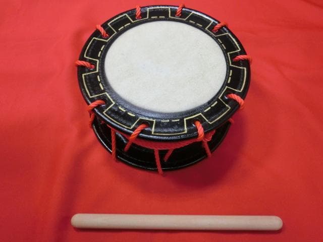 本格沖縄伝統芸能エイサー用締め太鼓(大)直径30cmサイズ　バチ付　新品未使用