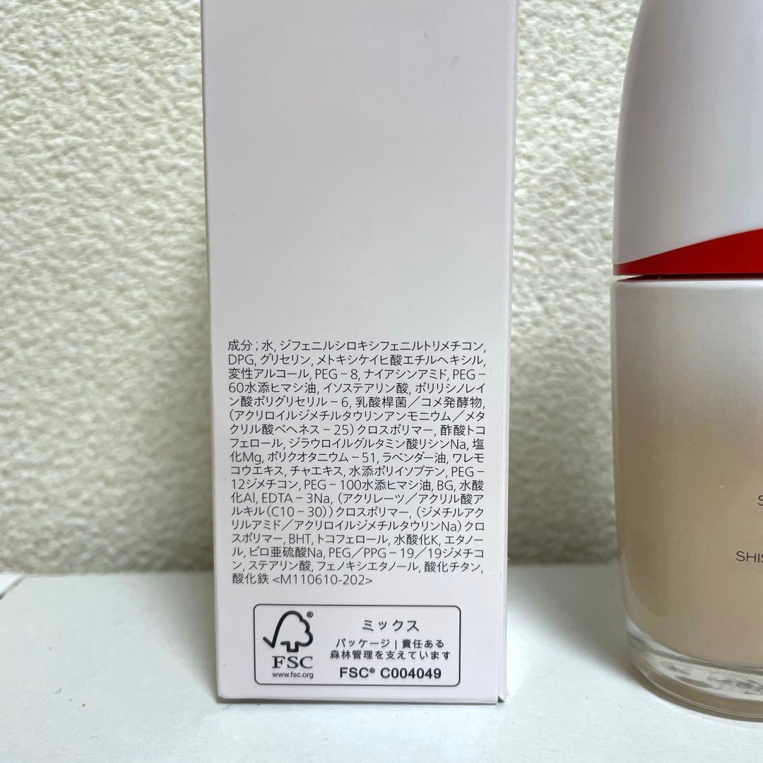 SHISEIDO　エッセンス　スキングロウ　ファンデーション　130