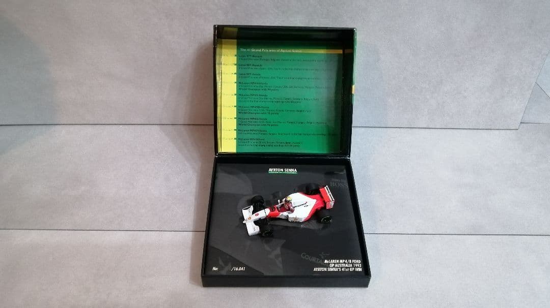 ミニカー McLaren MP4/8 Ayrton Senna 1/43