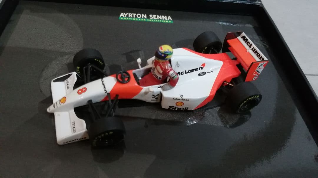 ミニカー McLaren MP4/8 Ayrton Senna 1/43