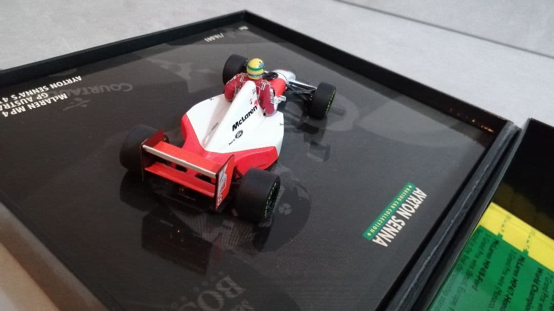 ミニカー McLaren MP4/8 Ayrton Senna 1/43