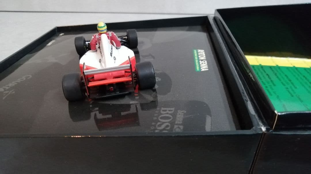 ミニカー McLaren MP4/8 Ayrton Senna 1/43