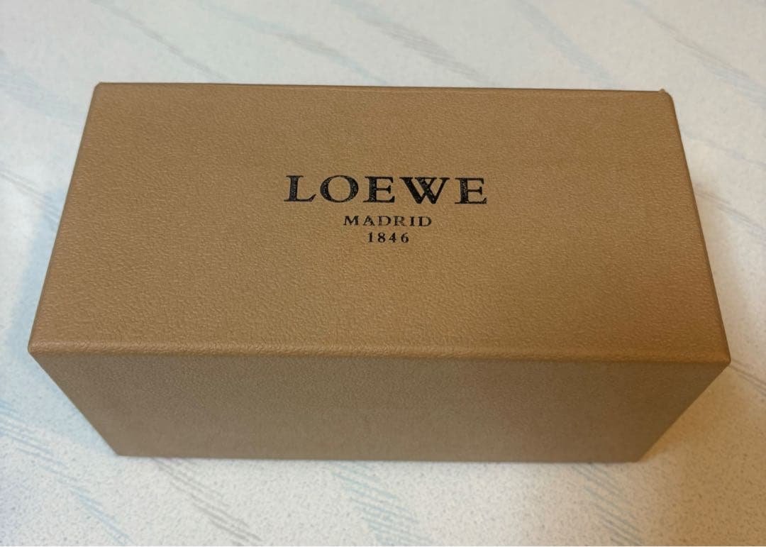 セール中　LOEWE ロエベ　サングラス