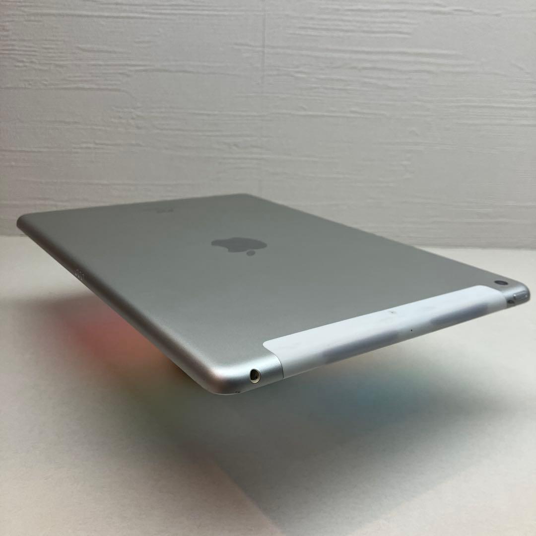 【正常品】Apple iPad(第8世代) 本体 + キーボードカバー
