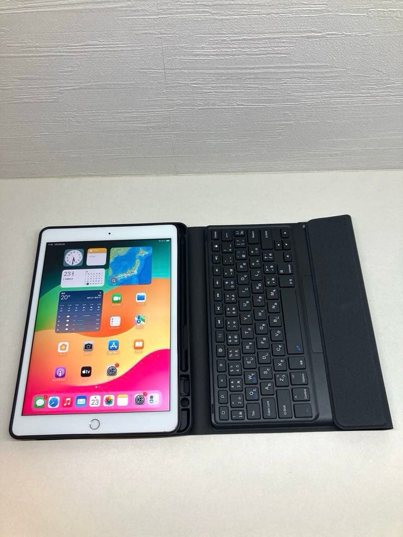【正常品】Apple iPad(第8世代) 本体 + キーボードカバー