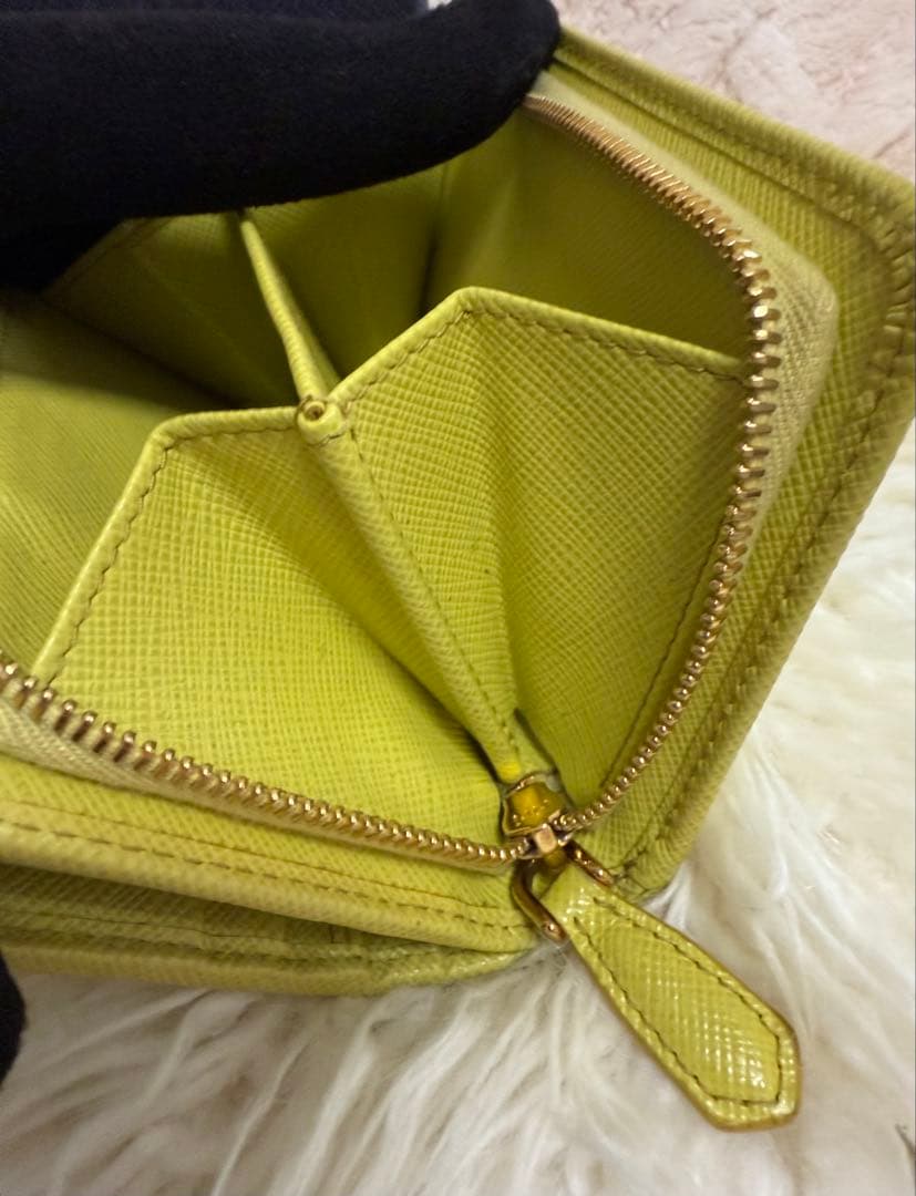 まこちゃん　　PRADA サフィアーノレザー 二つ折り財布 イエロー