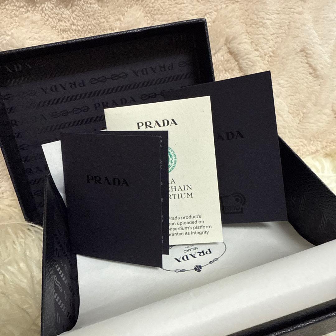 まこちゃん　　PRADA サフィアーノレザー 二つ折り財布 イエロー