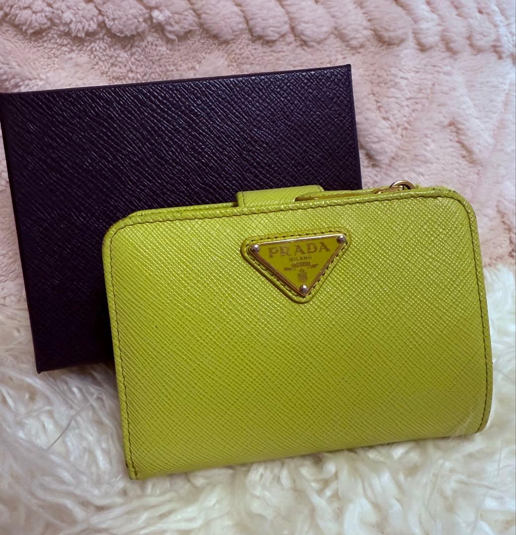 まこちゃん　　PRADA サフィアーノレザー 二つ折り財布 イエロー