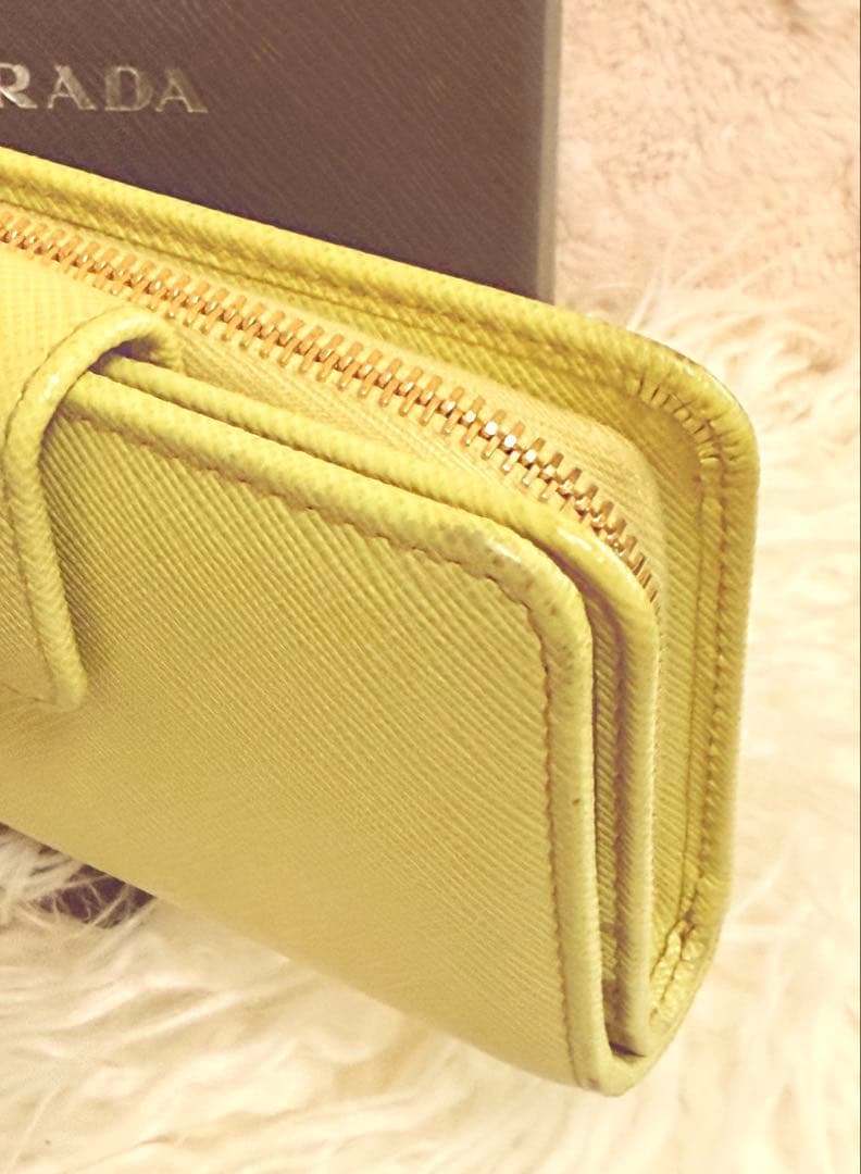 まこちゃん　　PRADA サフィアーノレザー 二つ折り財布 イエロー