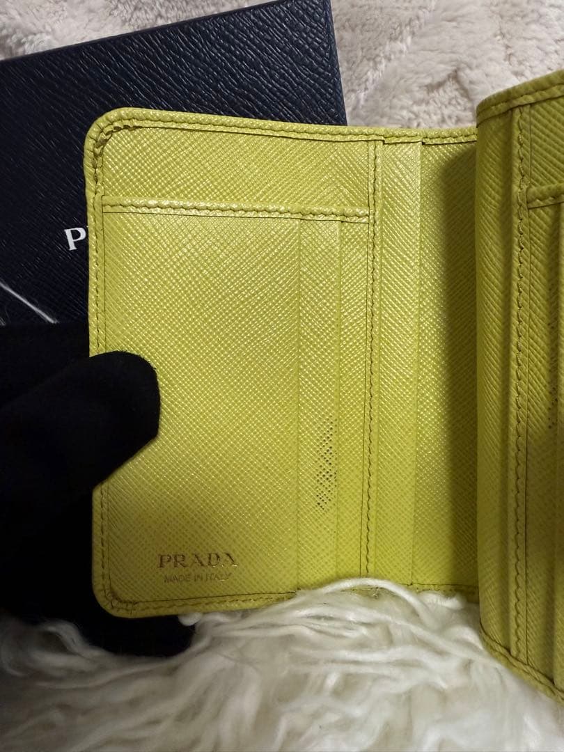 まこちゃん　　PRADA サフィアーノレザー 二つ折り財布 イエロー