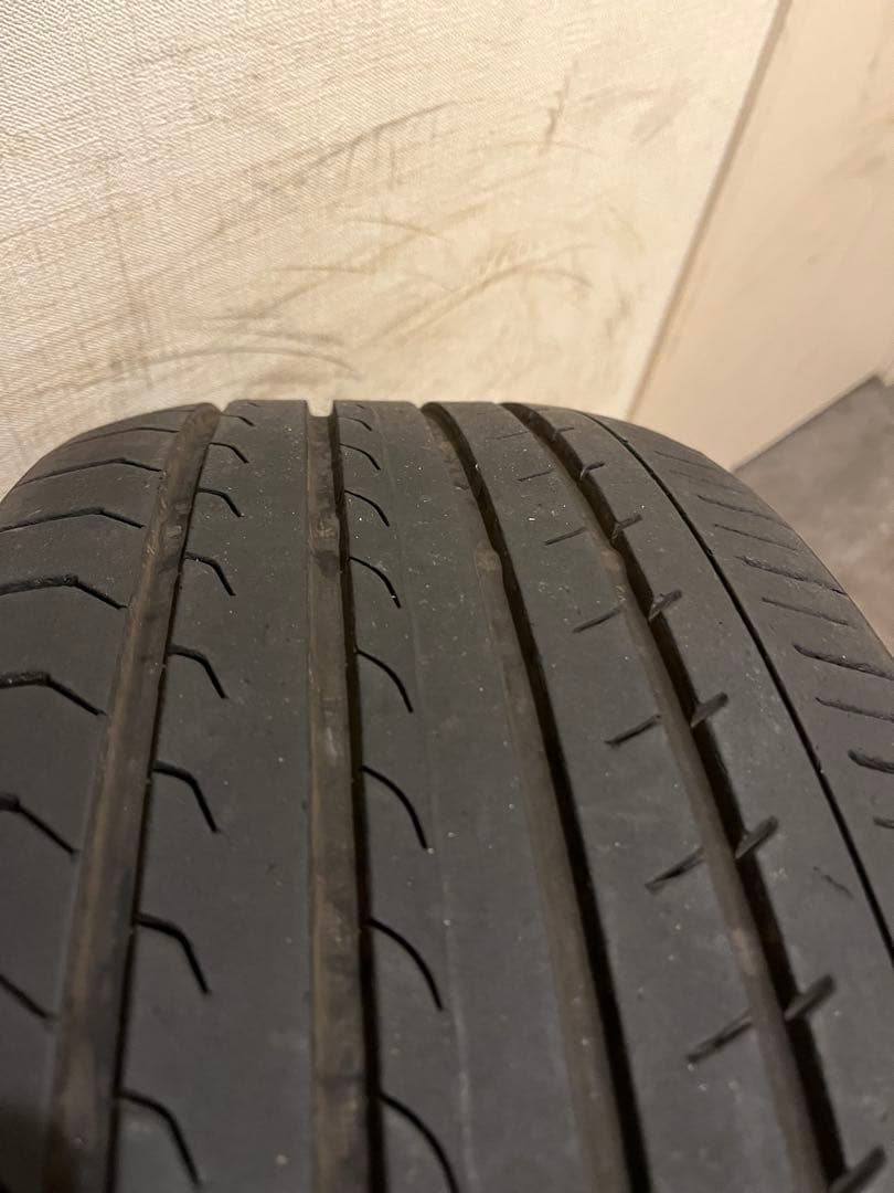 送料込！24年製美品ヨコハマブルーアースRV-03 235\50-18 1本のみ