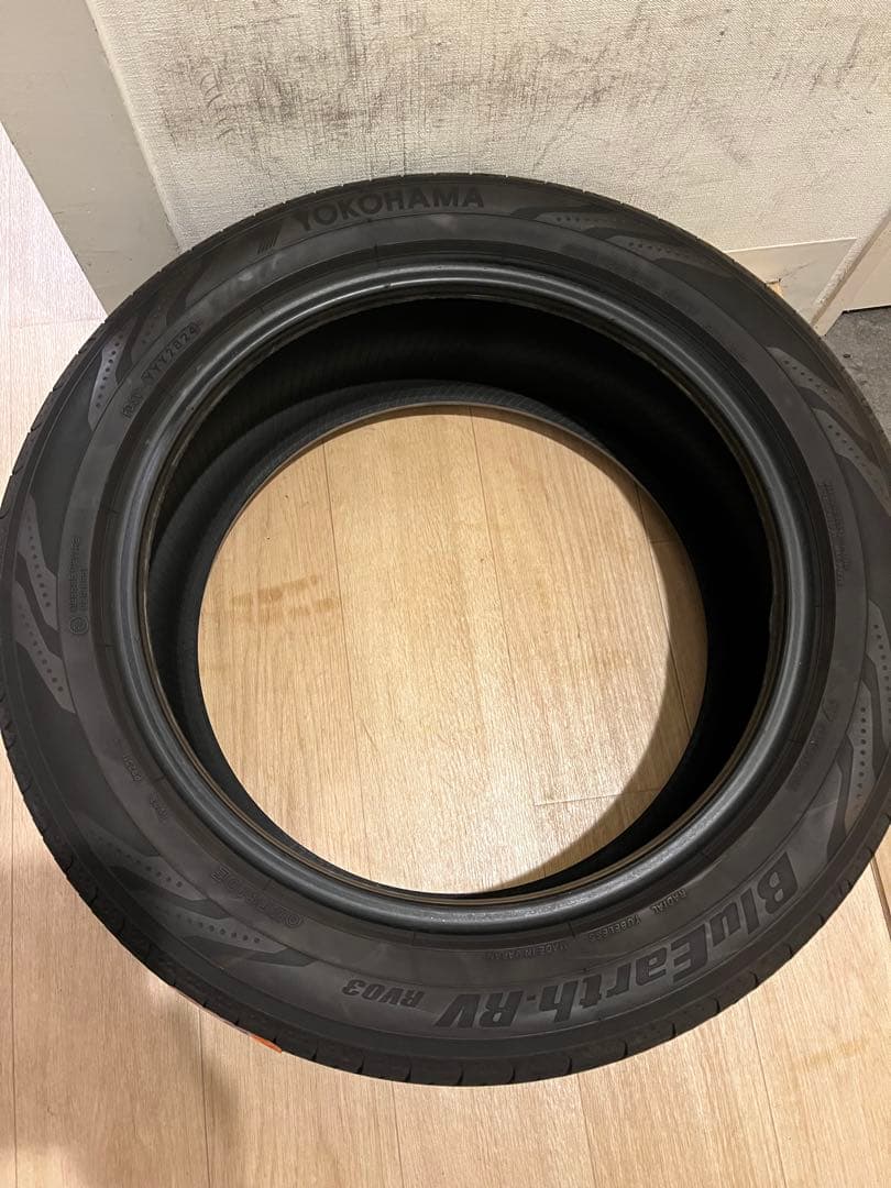 送料込！24年製美品ヨコハマブルーアースRV-03 235\50-18 1本のみ
