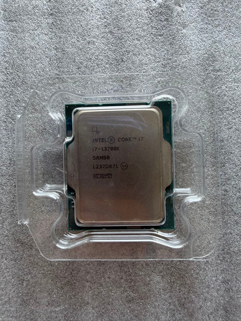 Intel Core i7-13700K (中古)