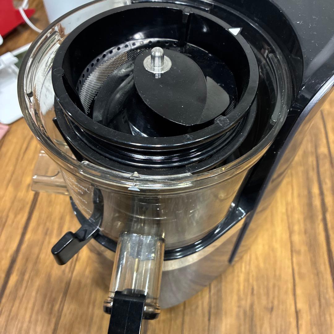 値下げ‼️HUROM 低速圧搾式ジュースメーカー 500ml グレー問題なく作動。