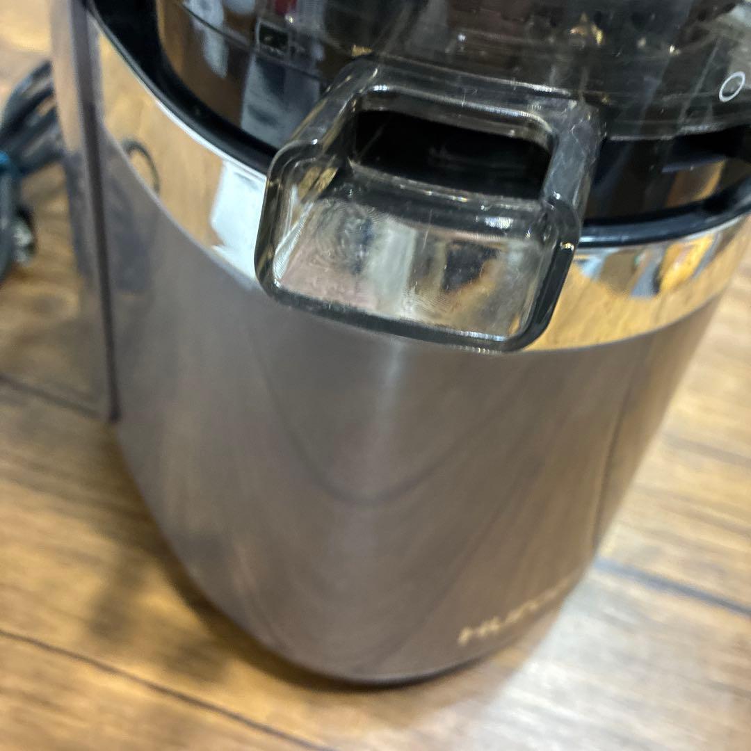 値下げ‼️HUROM 低速圧搾式ジュースメーカー 500ml グレー問題なく作動。