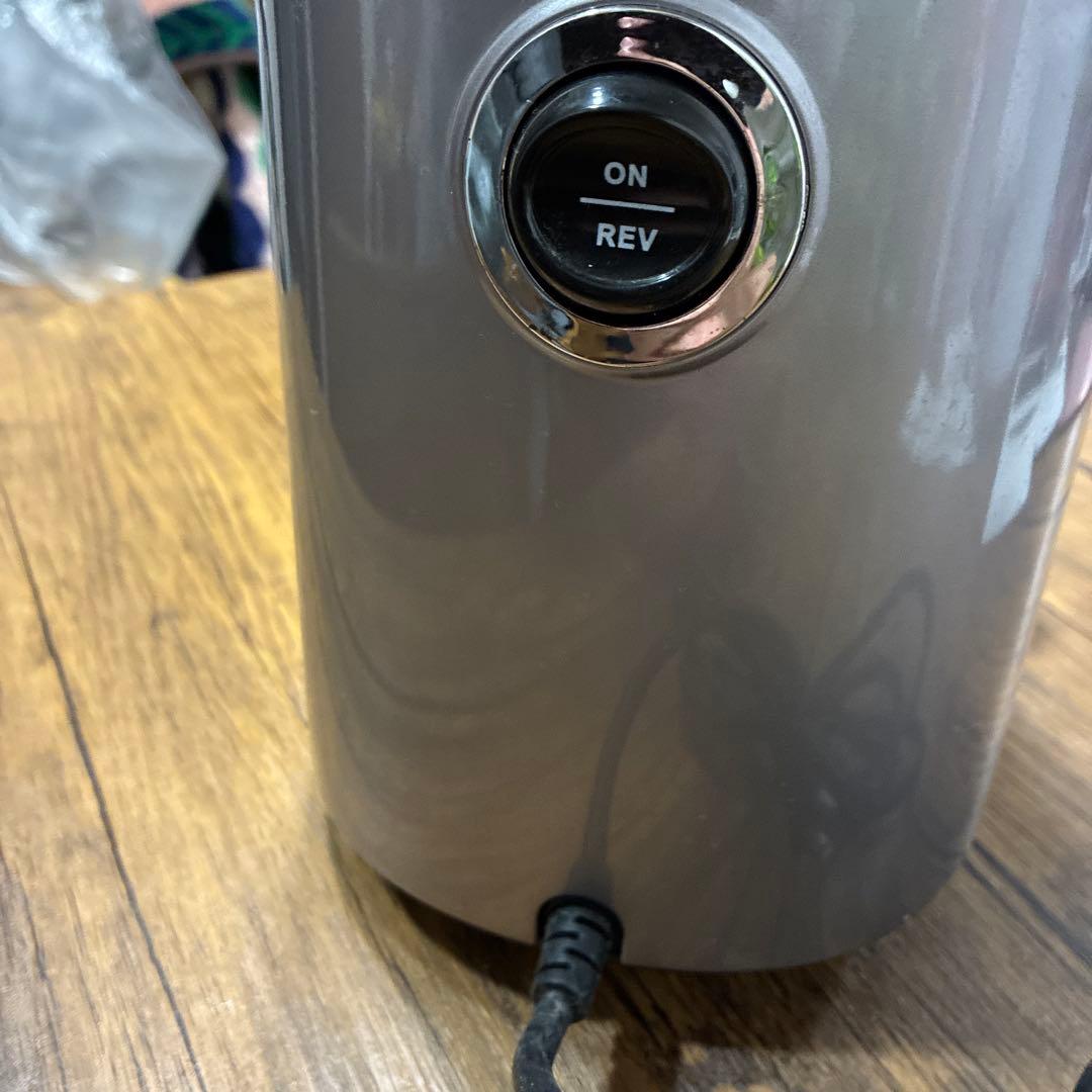 値下げ‼️HUROM 低速圧搾式ジュースメーカー 500ml グレー問題なく作動。