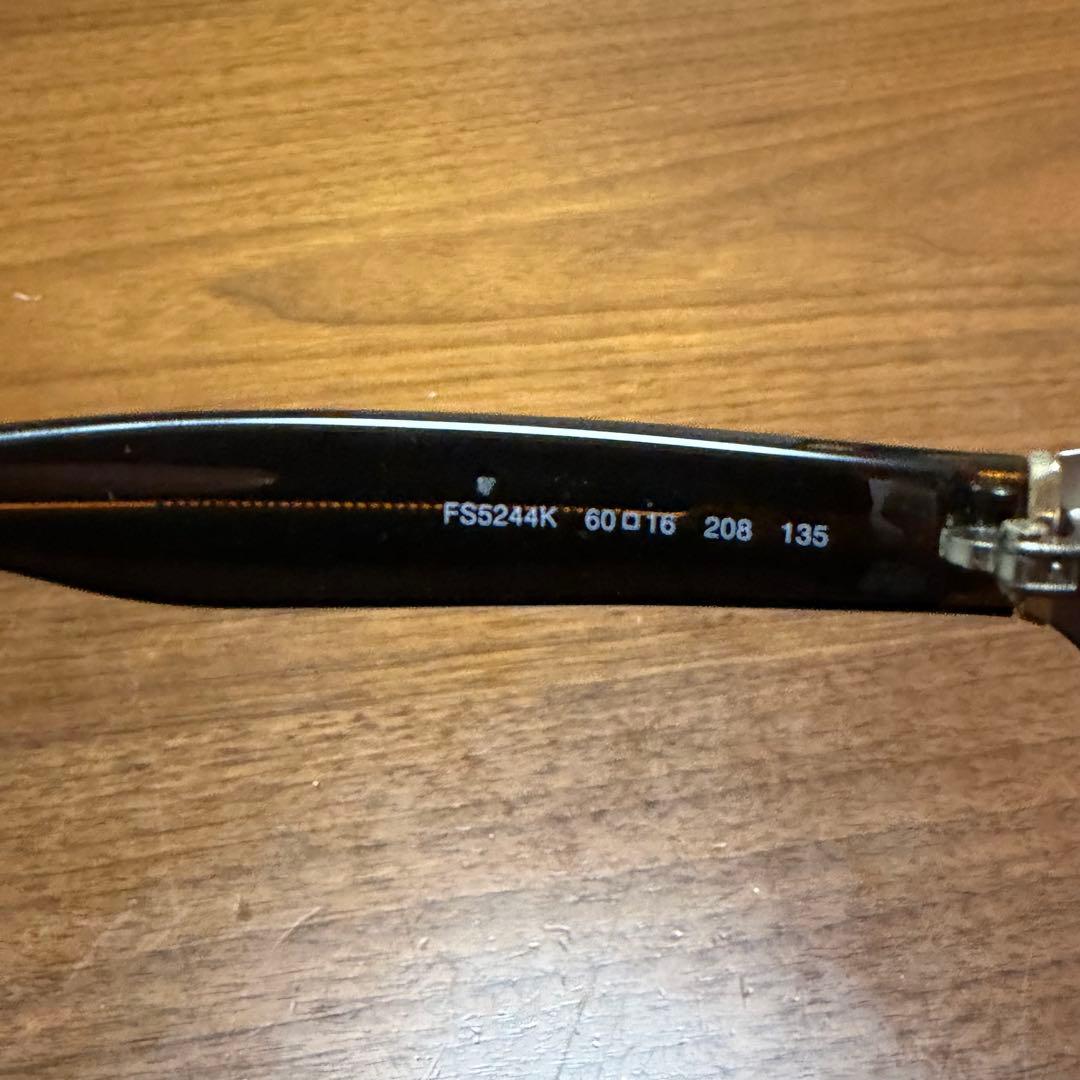 FENDIフェンディ サングラスFS5244K ケース付き ブラック イタリア製