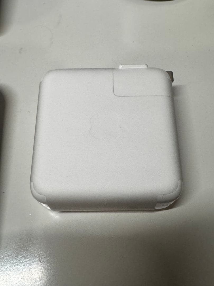 Mac 70W USB-C Power Adapterと充電ケーブルのセット