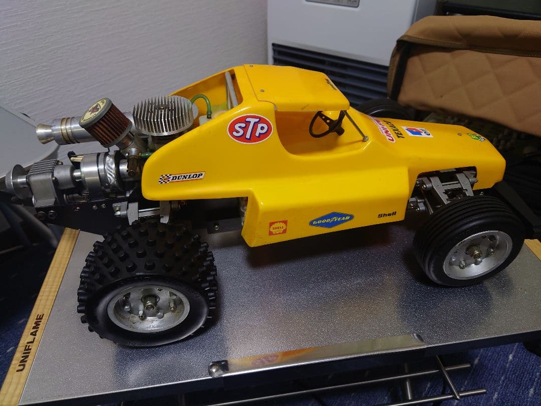 1/8 エンジンラジコンカー