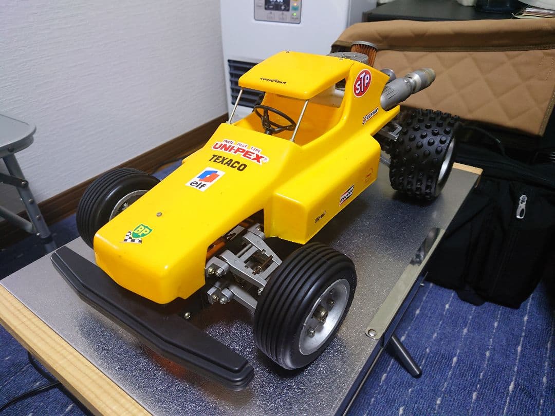 1/8 エンジンラジコンカー