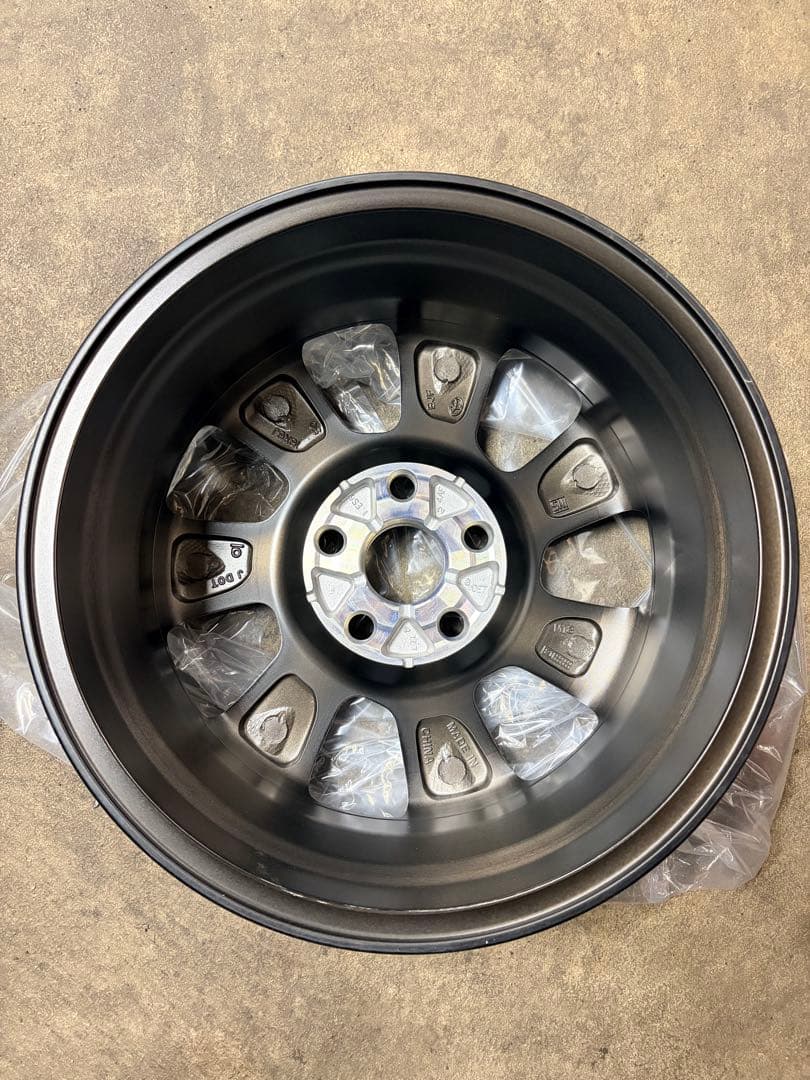 ノア、ヴォクシー　42611-28B31 DBA-ZRR80W トヨタ純正部品