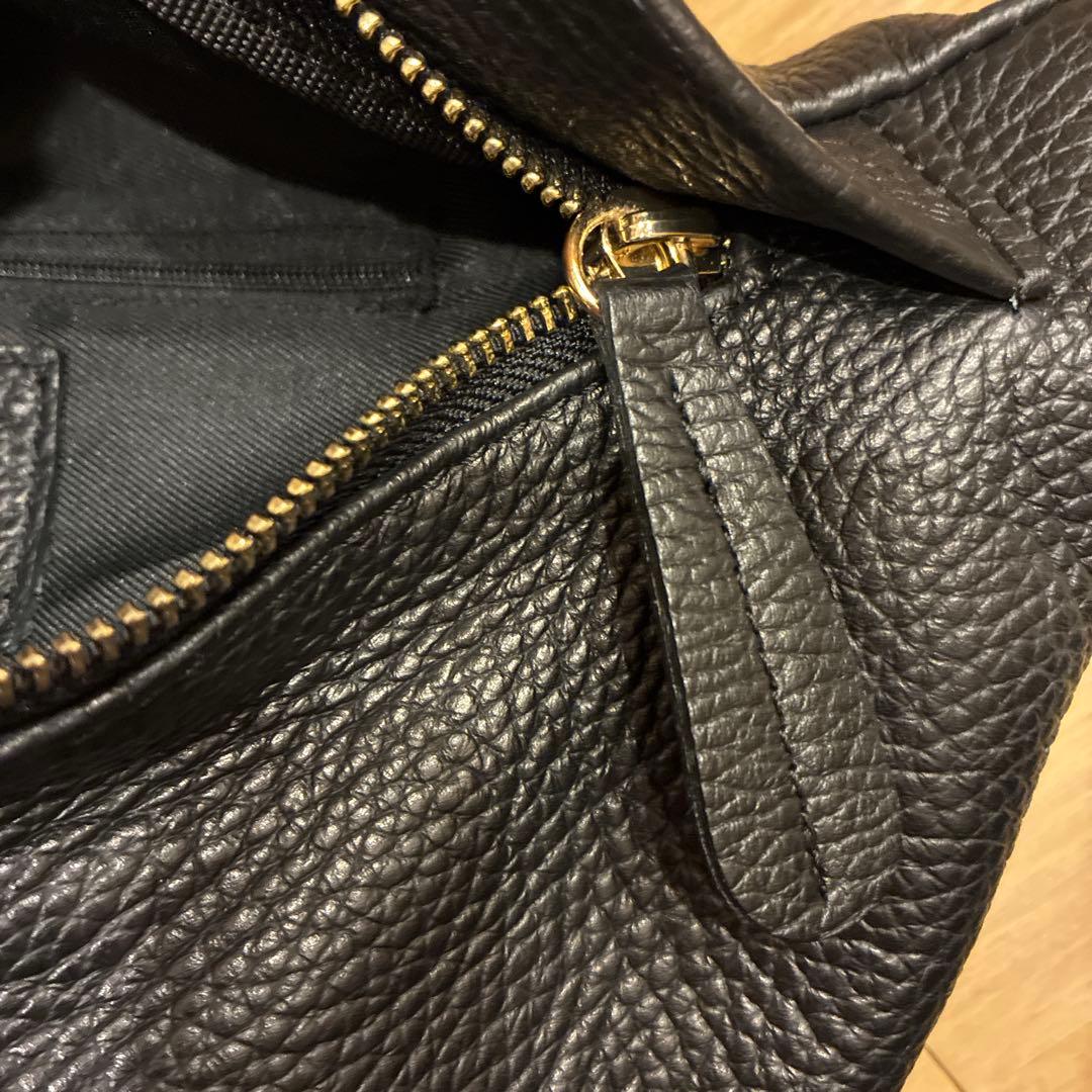 【美品】AULENTTI 黒 レザー ボディバッグ 調整可能