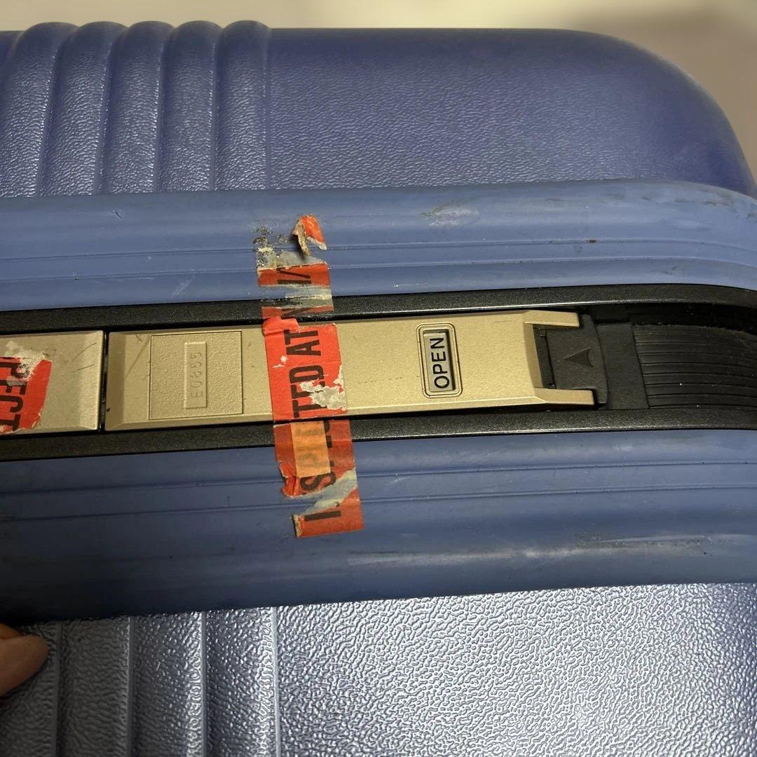 Samsonite 青いスーツケース