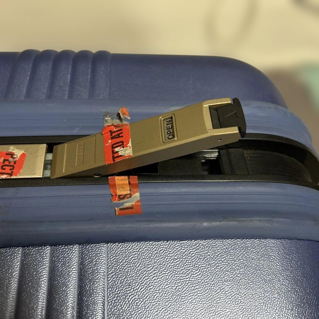 Samsonite 青いスーツケース
