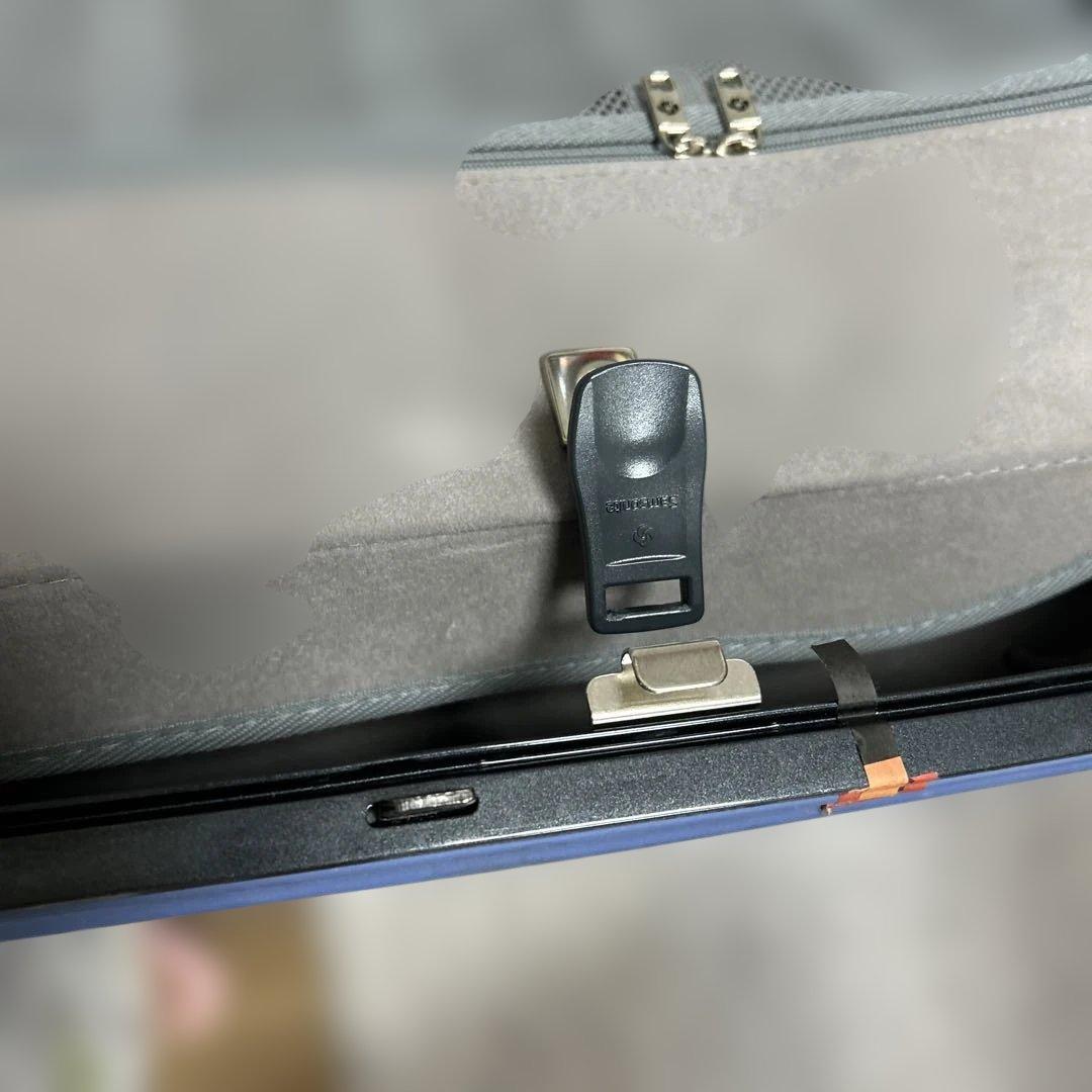 Samsonite 青いスーツケース
