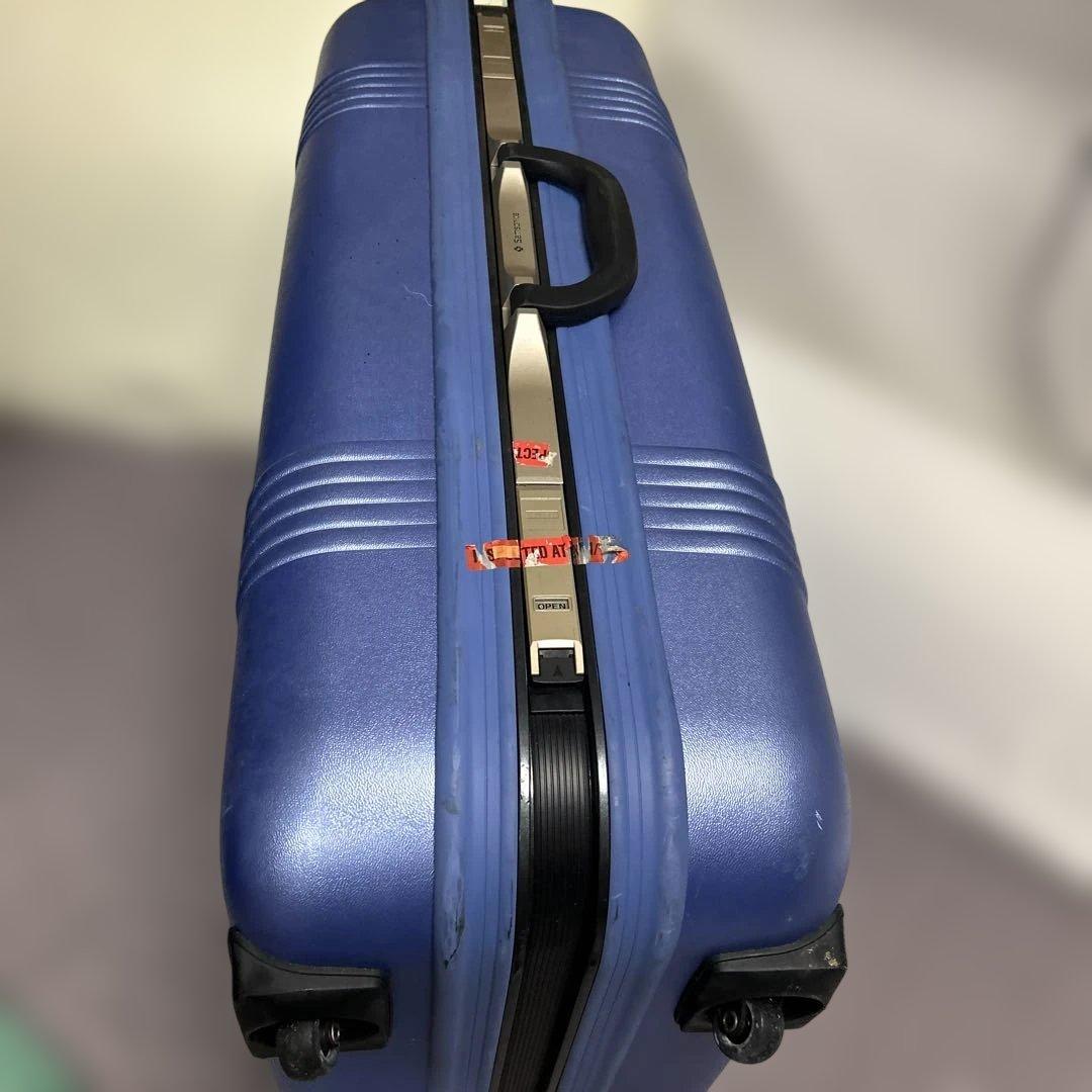 Samsonite 青いスーツケース