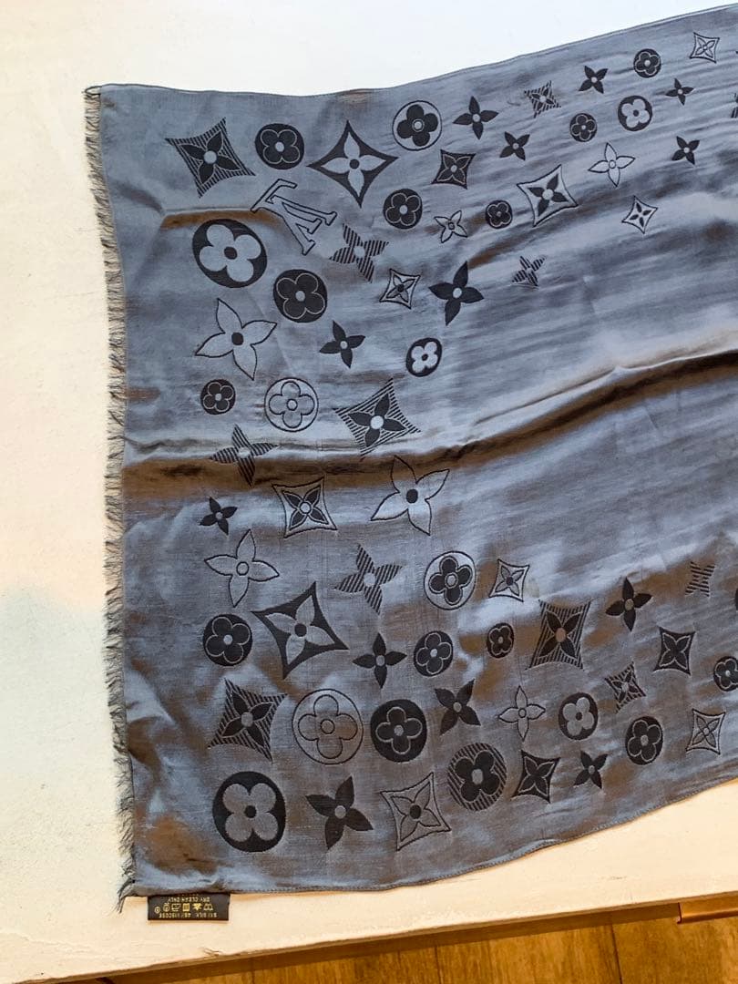 【新品未使用】LouisVuitton ブラック シルク混合ストール モノグラム