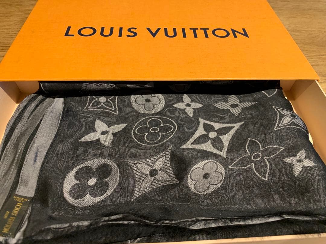【新品未使用】LouisVuitton ブラック シルク混合ストール モノグラム